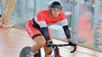 عبد الله عفيفي يتأهل لنهائي الإقصاء ببطولة العالم للدراجات بالقاهرة