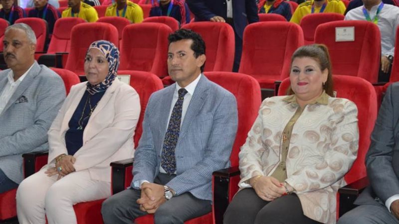 وزير الشباب أثناء