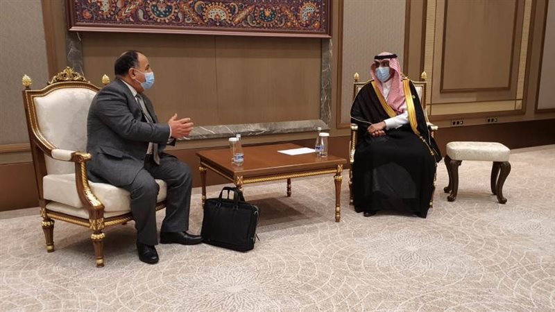 وزير المالية فى لقائه