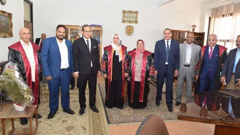 من جانب المناقشه