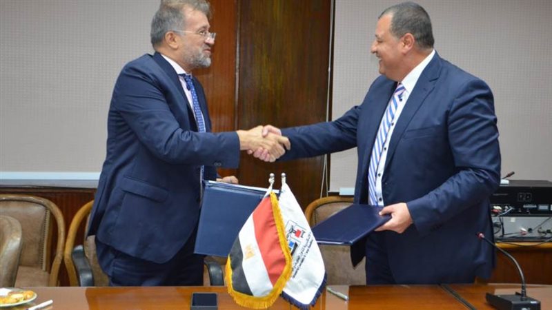 خلال توقيع الاتفاقية