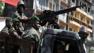 الدفاع الغينية: احتواء تهديد المسلحين وشن عمليات أمنية لاستعادة النظام