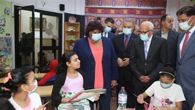 وزيرة الثقافة ومحافظ بورسعيد يتفقدان المكتبة العامة.. ويشهدان أوركسترا الأنامل الصغيرة