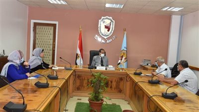 جامعة سوهاج تناقش مشاركة مركز تعليم الكبار في محو الأمية بالمحافظة