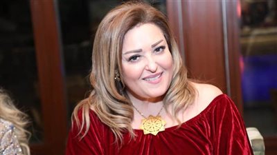 بالصور.. نهال عنبر تعود لمسرحية 