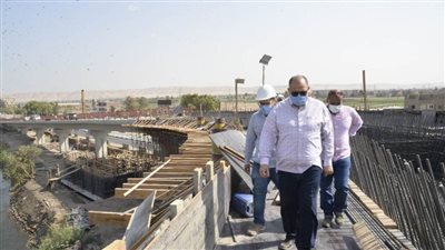 محافظ أسيوط يتفقد أعمال تنفيذ مشروع كوبري المدخل الشمالي العلوي بمنقباد