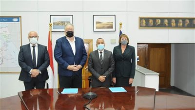  وزيري يوقع  بورتوكول معرض 