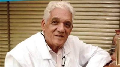 جثمان الفنان سمير الملا يواري الثرى بمقابر الأسرة بطريق الفيوم