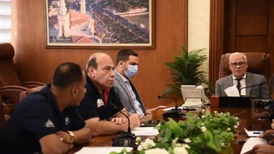 محافظ بورسعيد يتابع سير العمل بأحياء المحافظة