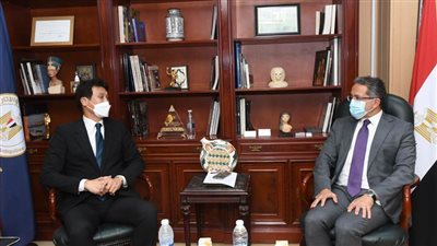 العنانى يلتقى سفير كوريا الجنوبية