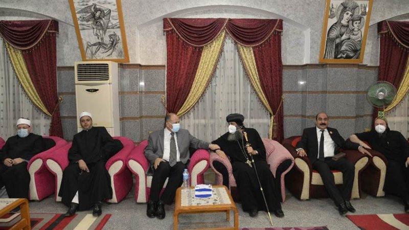 محافظ أسيوط يقدم