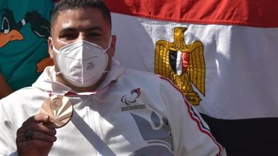 هاني عبد الهادي بطل رفع الأثقال البارالمبي: زوجتي ووالدتي شركاء في الإنجاز 