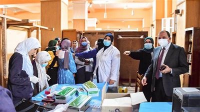 تطعيم 5000 طالب  داخل مراكز لقاح جامعة بنى سويف 