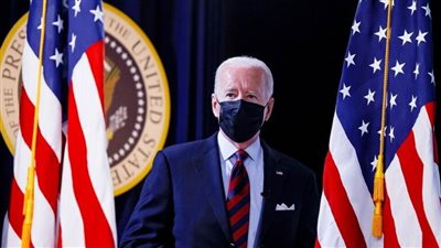 بايدن يتفقد الدمار الذي خلفه الإعصار 