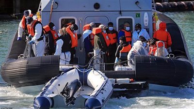 فرنسا تحذر بريطانيا من ربط تمويلها لمراقبة الساحل الفرنسي بمنع نسبة من المهاجرين