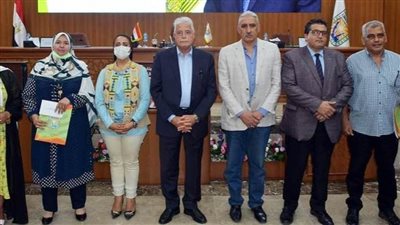 محافظ جنوب سيناء يكرم 33 مدير مدرسة وعددًا من الطلاب الحاصلين 