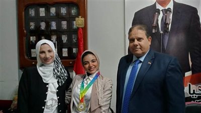 وكيل رياضة الدقهلية يكرّم الحاصلة على الميدالية الذهبية في مسابقة «الحلم المصري»