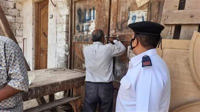 غلق وتشميع ٣٤ محلا بدون ترخيص و ٤ مراكز للدروس الخصوصية بالبحيرة