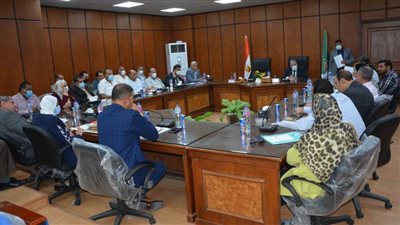 محافظ المنيا يناقش مع النواب عدداً من طلبات المواطنين بمختلف القطاعات الخدمية 