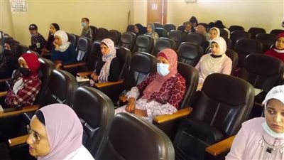 تدريب طلاب كلية الخدمة الاجتماعية بحلوان على تعليم الكبار