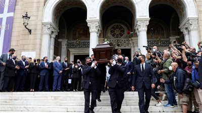 الآلاف يشاركون في مراسم تأبين الموسيقي اليوناني الشهير ثيودوراكيس