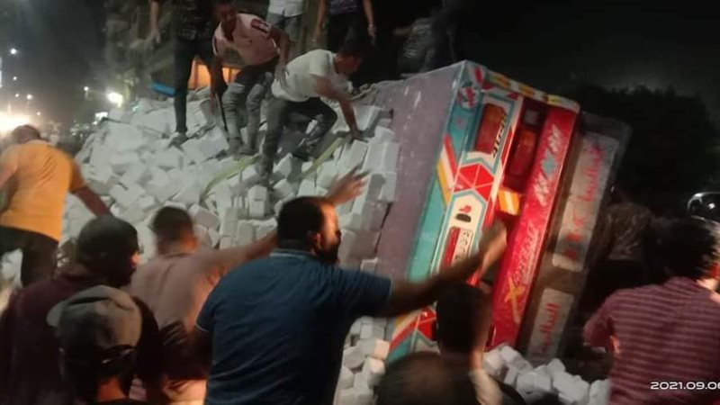 محاولات رفع السيارة