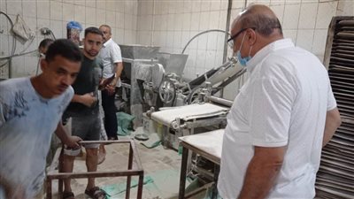 غلق أحد المخابز المخالفة للقرارات والتعليمات التموينية