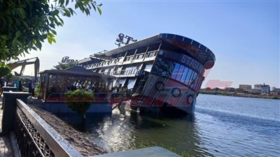 مواصلة أعمال إعادة تعويم مركب المنصورة الجانح