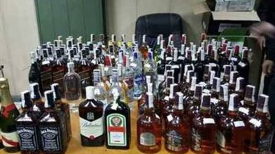 مكافحة التهرب الجمركي بالقاهرة تضبط زجاجات مشروبات كحولية غير خالصة الرسوم