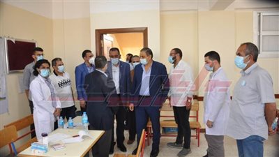 رئيس جامعة كفر الشيخ يتفقد القافلة الطبية بمدينة مطوبس