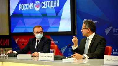 العنانى يعقد مؤتمرا صحفيا بموسكو