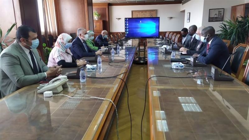 عبد العاطى يلتقي