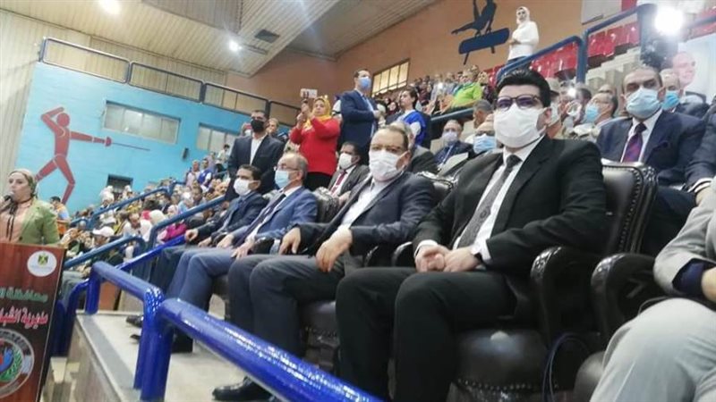 محافظ الشرقية أثناء