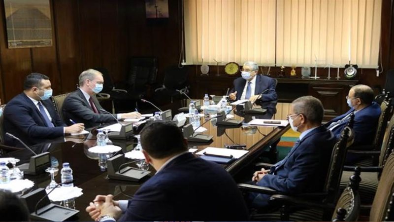 وزير الكهرباء يستقبل