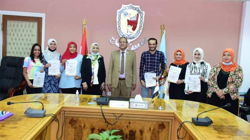 تكريم الطلاب الفائزين