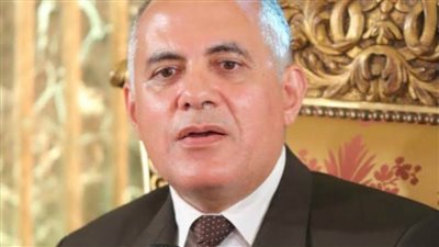 وزير الري يتفقد مشروعات تبطين الترع ومخرات السيول بالمنيا 