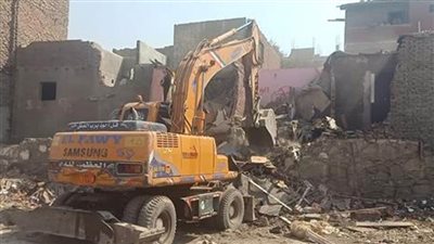 القاهرة: إزالة 333 عقارا بعزبة أبو قرن ورفع 500 طن تراكمات من محيط سور مجرى العيون