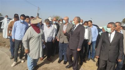 وزير الري ومحافظ بني سويف يتابعان تأهيل وتبطين الترع