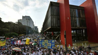 مئات يتظاهرون في البرازيل ضد بولسونارو