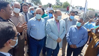 وزير الري ومحافظ أسيوط يتفقدان مشروع تبطين الترع بمركز الفتح