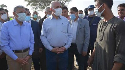 وزير الري ومحافظ المنيا يتفقدان أعمال تبطين الترع ومخرات السيول بـ