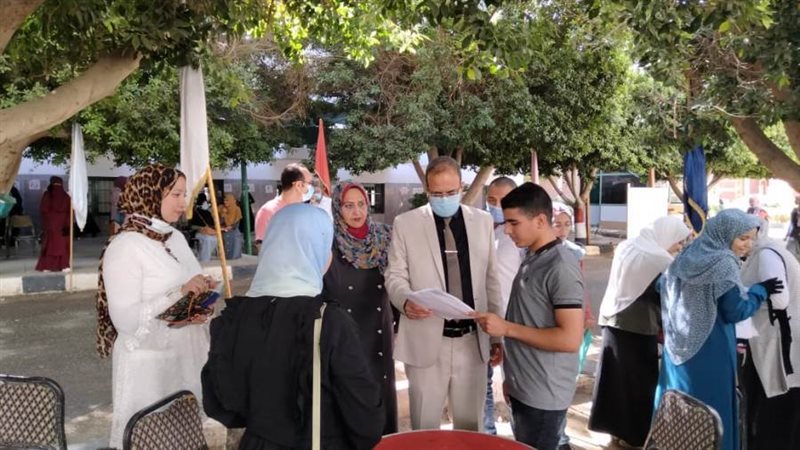 طلاب الجامعة خلال