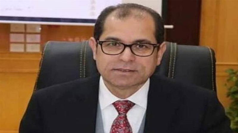 الدكتور يوسف عامر