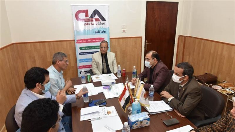 رئيس الجامعة وأعضاء