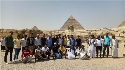 شباب برنامج أمل مصر للمحافظات الحدودية يزورون الأهرامات