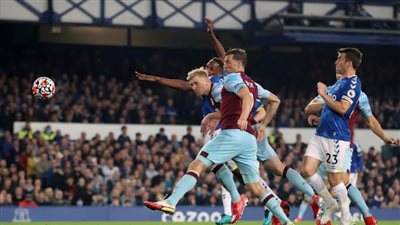 إيفرتون يضرب بيرنلي بثلاثية في ختام الجولة الرابعة من البريميرليج