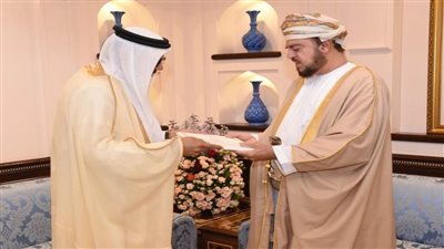 سلطان عمان يتلقى رسالة خطية من ملك البحرين