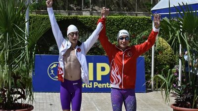 بولندا تتصدر منافسات السباحة للفرق تحت 19 عاما ببطولة العالم للشباب للخماسي الحديث