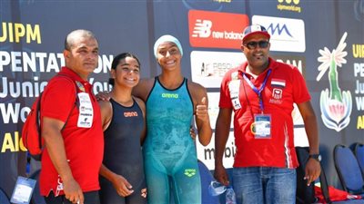 مصر تتصدر منافسات السباحة لتتابع الفرق للشابات ببطولة العالم للخماسي