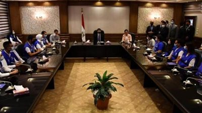 وزير الشباب والرياضة يناقش مقترحات مشروعات مبادرة 